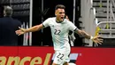 Penyerang Argentina Lautaro Martinez melakukan selebrasi usai mencetak gol ke gawang Meksiko dalam laga persahabatan di Alamodome, San Antonio, Texas, Amerika Serikat, Selasa (10/9/2019). Argentina menang 4-0 atas hattrick Lautaro Martinez. (Edward A. Ornelas/Getty Images North America/AFP)