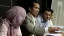 Ketua Komnas HAM Nur Kholis (kedua kiri) memberi keterangan saat menerima pengaduan dari 100 jurnalis di Jakarta, Senin (7/8). Komisi Nasional Hak Asasi Manusia rencananya akan memanggil CEO MNC Group, Hary Tanoesoedibjo. (Liputan6.com/Johan Tallo)