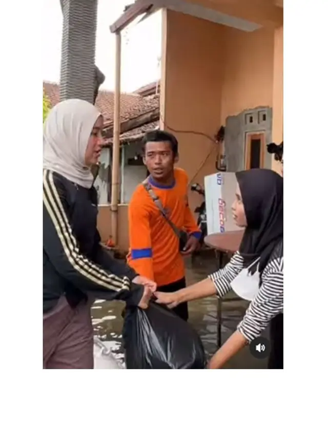 Chacha Frederica Pantau Korban Banjir Kendal, Ada Warga Tak Mengenalinya Sebagai Istri Bupati
