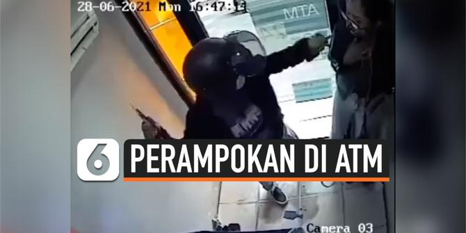 VIDEO: Terekam Kamera CCTV Perampokan di Dalam Bilik ATM