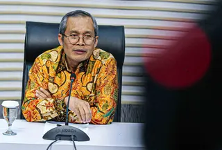 Wakil Ketua Komisi Pemberantasan Korupsi (KPK) Alexander Marwata memberikan keterangan terkait penetapan tersangka Ketua KPK Firli Bahuri saat konferensi pers di gedung Merah Putih KPK, Jakarta Selatan, Kamis (23/11/2023). (Liputan6.com/Faizal Fanani)