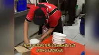 Jagat dunia maya tengah dihebohkan dengan postingan restoran Baso A Fung yang menghancurkan seluruh peralatan makannya usai kreator digital Jovi Adhiguna mencampurkan kerupuk babi saat makan bakso di resto tersebut. Proses penghancuran alat makan juga sempat diunggah di akun instagram @basoafung dan mendapat banyak komentar warganet. (Sumber: @basoafung)