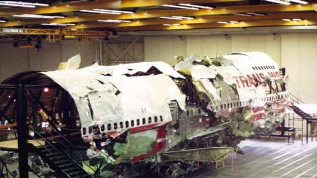Pesawat Trans World Airlines Penerbangan 800 (TWA 800) meledak dan jatuh ke Samudra Atlantik di dekat East Moriches, New York, pada 17 Juli 1996.