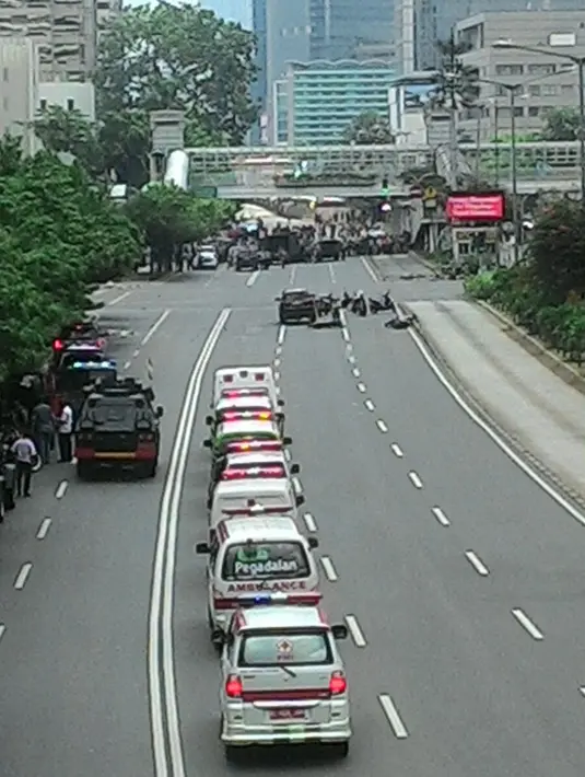 Dari enam ledakan yang terjadi, sumber mengatakan saat ledakan kedua barulah muncul asap hitam. (Fathan Rangkuti/Bintang.com)