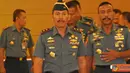 Citizen6, Surabaya: Komandan Komando Pengembangan dan Pendidikan Angkatan Laut (Kobangdikal)  Laksda TNI Djoko Teguh Wahojo memberikan amanat dalam acara Jam Komandan dan safari Ramadhan pada, Senin (6/8). (Pengirim: Penkobangdikal)