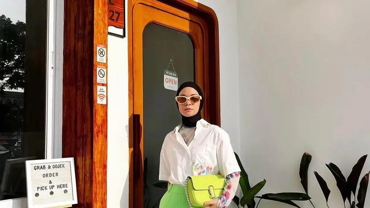 8 Potret OOTD Hijab Aesthetic ala Selebgram, Inspirasi Tampil Stylish dan Kekinian