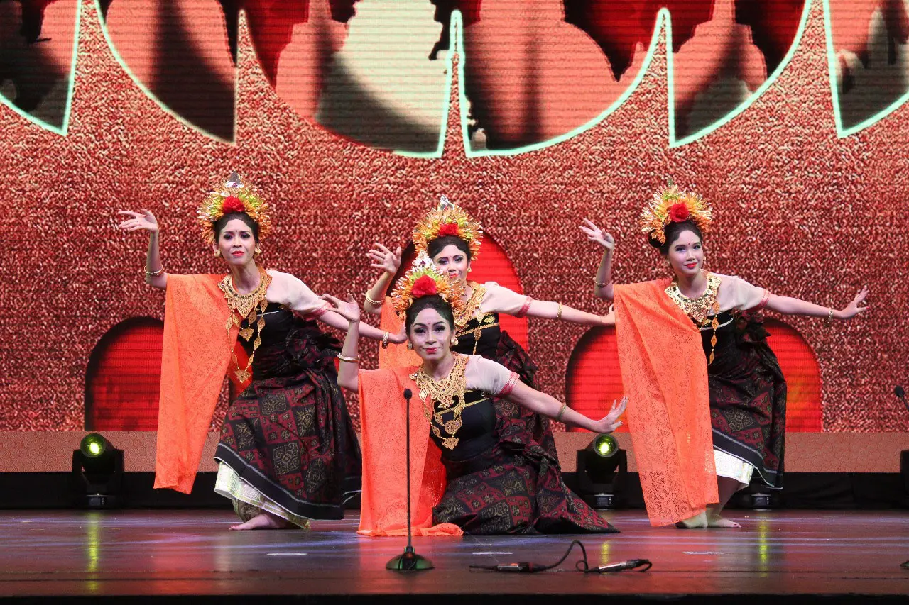 Pagelaran Budaya Awali Pertemuan Tingkat Tinggi RI dan China (Joint Cultural Performance RI-RRC Event)