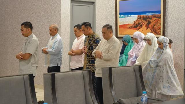 Potret Annisa Pohan saat buka bersama dengan keluarga besar (Sumber: Instagram/@annisayudhoyono)