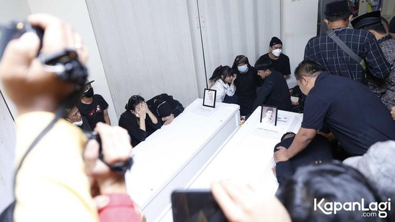 8 Potret Kedatangan Jenazah Vanessa Angel dan Bibi Andriansyah di Rumah Duka
