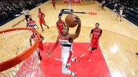 Washington Wizards bangkit dan mengukir kemenangan ke-17 secara beruntun di kandang, dengan mengalahkan New Orleans Pelicans 105-91, Sabtu (4/2/2017) waktu setempat. (Bola.com/Twitter/Wizards)