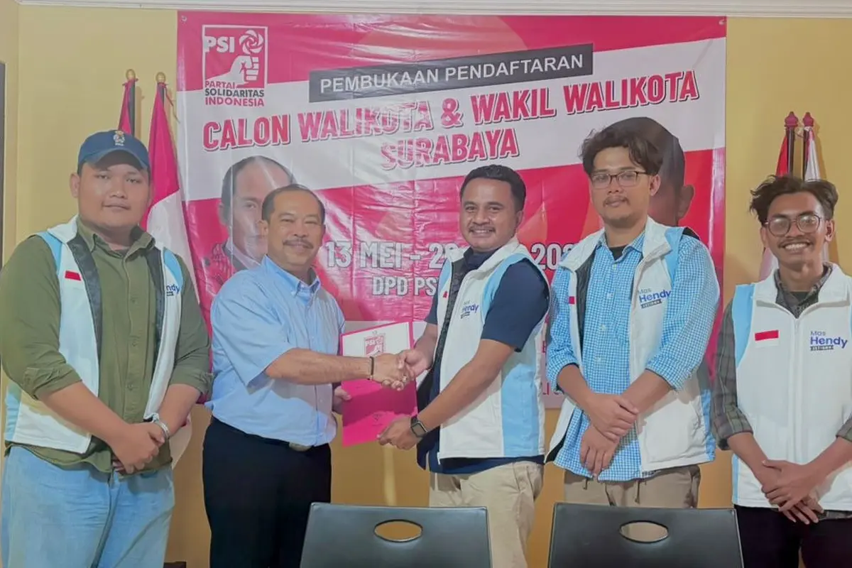 Hendy Setiono mendaftar calon wali kota Surabaya ke PSI. (Dian Kurniawan/Liputan6.com)