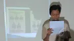 Keluarga membaca surat terbuka untuk Presiden Joko Widodo terkait intimidasi yang dilakukan penyidik BNN terhadap Siti Farida Wulandari di LBH Jakarta, Senin (25/5/2015). Siti ditahan BNN sejak 5 April 2015. (Liputan6.com/Helmi Afandi)