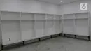 Suasana ruang ganti di Stadion Rizal Memorial, Manila, Filipina, Senin (25/11/2019). Meski akan digunakan besok untuk cabang sepak bola SEA Games 2019, kondisinya masih belum layak. (Bola.com/M Iqbal Ichsan)