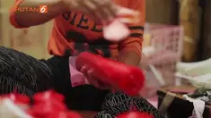 Disiplin, kerja keras membangun jaringan dan tepat waktu adalah kunci sukses berbisnis bagi pengusaha satu ini.Dikenal dengan nama Koh Aseng ia merupakan seorang pengusaha lilin berukuran besar yang mampu meraup untung.