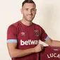 Lucas Perez resmi bergabung dengan West Ham United. (doc. West Ham United)