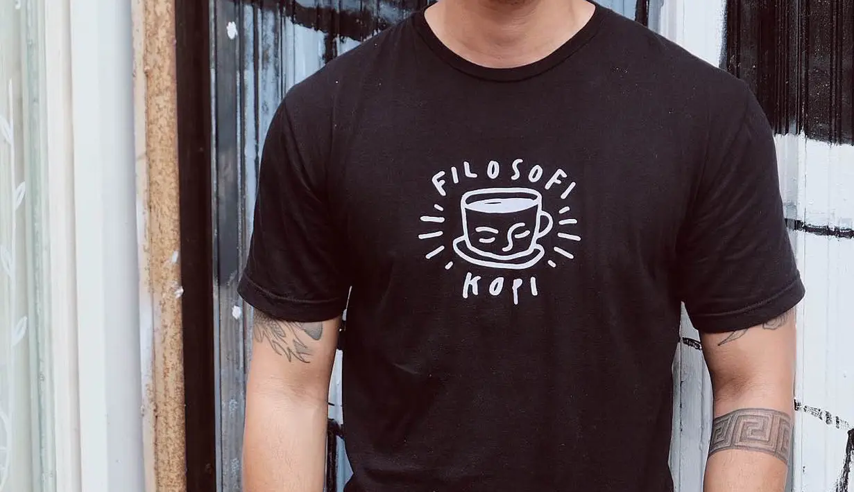 Rio Dewanto saat di kedai Filosofi Kopi, Blok M, Jakarta Selatan, Jumat (19/2) mengatakan, bahwa penonton pasti banyak mempunyai ide-ide untuk menentukan alur cerita untuk skuel film Ben & Jody. (Dezmond Manullang/Bintang.com)