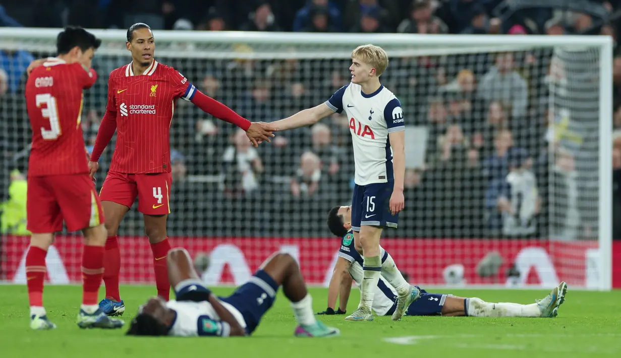 Lucas Bergvall menjadi sang pembeda saat laga Tottenham melawan Liverpool. Gol semata wayangnya sukses membawa Spurs menang tipis atas The Reds di Carabao Cup. (AP Photo/Ian Walton)
