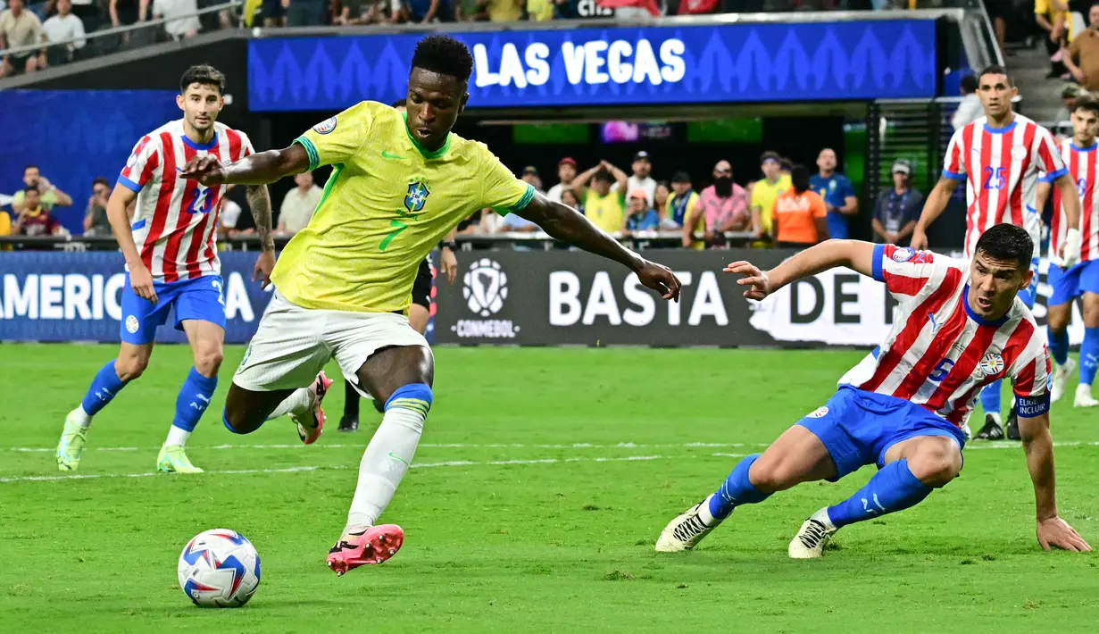 Vinicius Junior menjadi bintang kemenangan timnya dalam pertandingan tersebut dengan mencetak brace. (Frederic J. Brown / AFP)
