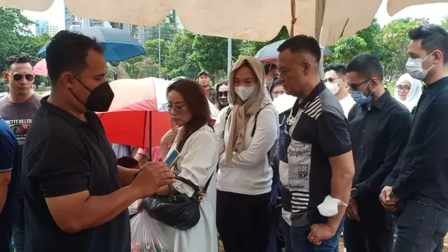 Pemakaman Iqbal Pakula