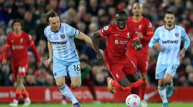 Sadio Mane mencetak gol tunggal kemenangan Liverpool atas West Ham United pada laga pekan ke-28 Premier League di Stadion Anfield, Minggu (6/3/2022) dini hari WIB. (AFP/Lindsey Parnaby)
