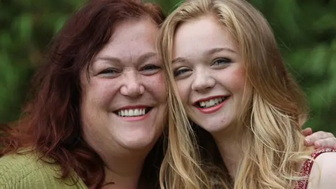 Harriotte dan ibunya Sarah. | Foto: copyright dailymail.co.uk