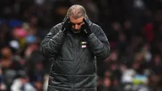 Pelatih Tottenham Hotspur, Ange Postecoglou, tak mampu menutupi kekecewaan setelah anak asuhnya kembali telan kekalahan di lanjutan Liga Inggris 2024-2025. (Mike Egerton/PA via AP)