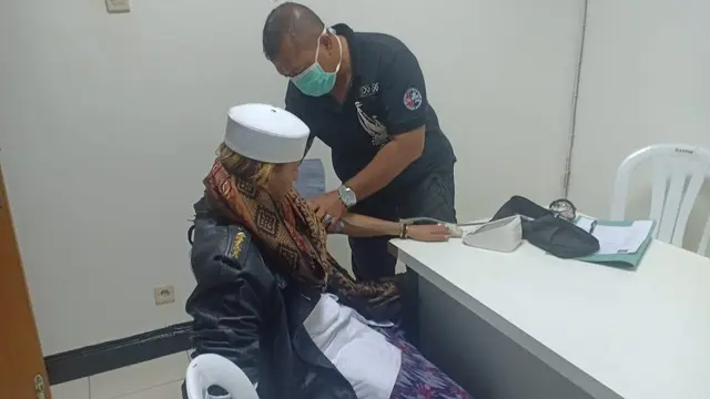 Bahar bin Smith menjalani pemeriksaan kesehatan (foto: dokumentasi Humas Ditjen PAS Kemenkumham)