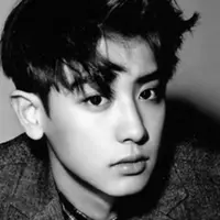 Chanyeol membantah isu pacaran antara dirinya dengan seorang model asal Australia. 
