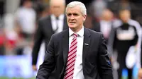 Hughes Optimistis Stoke Kalahkan MU
