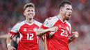 Selebrasi gelandang Timnas Denmark, Pierre Hojbjerg (kanan) setelah mencetak gol pertama timnya ke gawang San Marino pada laga matchday kelima Grup H Kualifikasi Euro 2024 di Copenhagen, Denmark, Jumat (8/9/2023) dini hari WIB. (AFP/Ritzau Scanpix/Liselotte Sabroe)