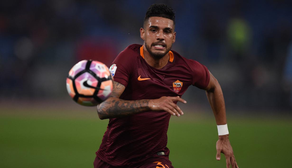 Emerson Palmieri. Bek kiri yang 2,5 musim memperkuat AS Roma ini akhirnya hijrah ke Chelsea pada tengah musim 2017/2018 dengan nilai transfer 20 juta euro. Setelah 3,5 musim ia dipinjamkan oleh Chelsea ke Olympique Lyon mulai musim 2021/2022 ini akibat kalah bersaing. (AFP/Filippo Monteforte)