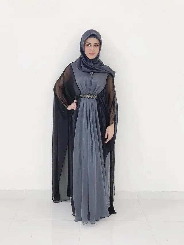 Dhena Devanka Berhijab