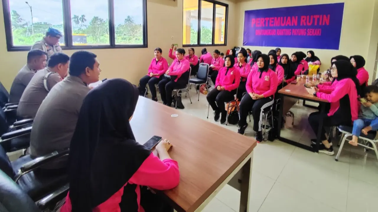 Polsek Payung Sekaki, jajaran Polresta Pekanbaru, mengumpulkan bhayangkari atau istri polisi untuk ikut mewujudkan Pilkada damai.
