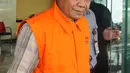 Penyidik KPK memperpanjang masa tahanan Sularman menjadi 40 hari dari 20 Januari sampai 28 Februari terkait Tindak Pidana Korupsi terkait promosi dan mutasi jabatan di lingkungan kabupaten Klaten, Jakarta, Rabu (18/1) . (Liputan6.com/Helmi Afandi)