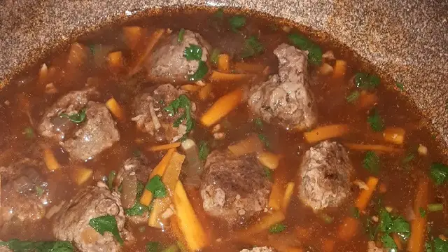 Resep sup bola-bola daging sapi untuk lengkapi sajian Iduladha. (dok. Cookpad @trisnaputri2002)