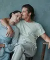 Angelina Jolie dan Brad Pitt terkenal dengan kemesraan dan keromantisan yang kerap mereka tunjukan di setiap kesempatan. Bukan hanya dalam aktingnya di sebuah judul film, di kesehariannya pun juga selalu terlihat. (Instagram/angelinajolieofficial)