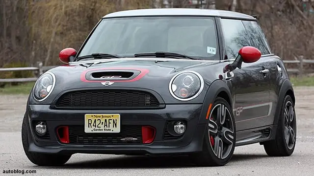 mini-john-cooper-works-gp-130926b.jpg