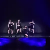 Penampilan Red Velvet dalam konsernya bertajuk R to V in Jakarta, Sabtu (20/5/2023). (Foto: Lanny Kusuma/Fimela)