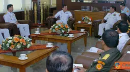 Citizen6, Jakarta: Baik Panglima TNI dan Kasal Thailand, didampingi oleh Kasal Laksamana TNI Soeparno, Asintel Panglima TNI Mayjen TNI Tisna Komara, Deputy Chief, Staff Officer to C-in-C, RTN RADM Patchara Pumpiched. (Pengirim: Badarudin Bakri).