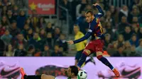 Penyerang Barcelona, Sandro Ramirez, beraksi pada laga melawan Villanovense, di Camp Nou, Barcelona, Kamis (3/12/2015) dini hari WIB. (AFP/Lluis Gene)