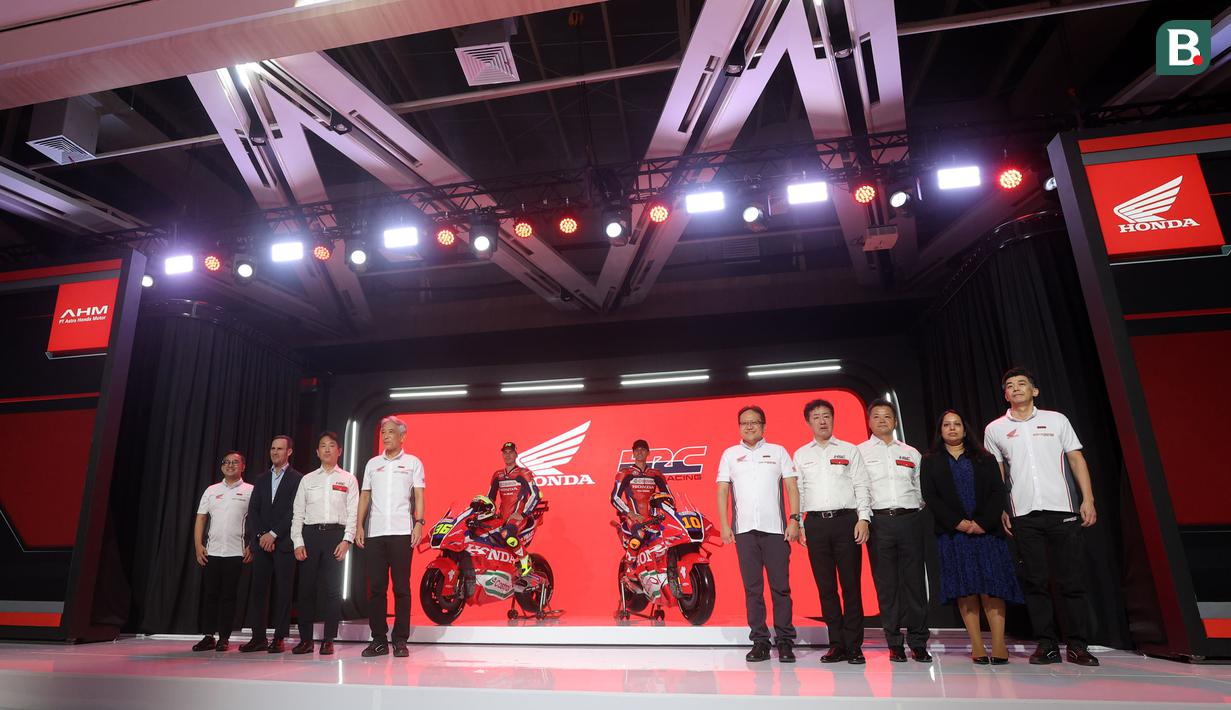 Launching motor baru untuk MotoGP 2025 yang dihadiri oleh pebalap MotoGP Honda Racing Corporation (HRC), Joan Mir dan Luca Marini di pabrik PT Astra Honda Motor (AHM) di Cikarang, Jawa Barat pada Sabtu (1/2/2025). (Bola.com/M. Iqbal Ichsan)