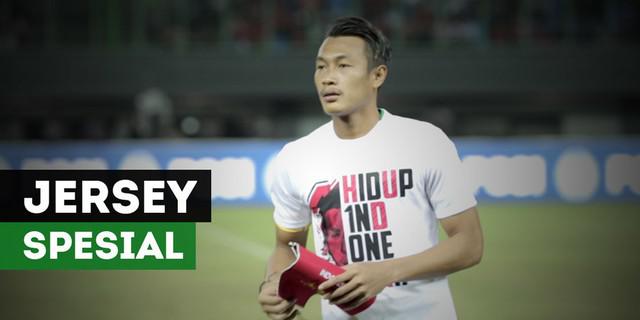 VIDEO: Jersey Spesial Kapten Timnas Indonesia untuk Choirul Huda