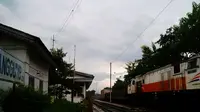 Senja di Tanggung, Kabupaten Grobogan, Jateng, stasiun kereta api tertua di Indonesia. (Liputan6.com/Felek Wahyu)