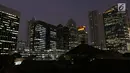 Pemandangan gedung-gedung bertingkat di kawasan Senayan, Jakarta, Jumat (28/9). Rumah-rumah kecil Ibu Kota makin tersingkir dikarenakan banyaknya lahan yang dijadikan kawasan komersial seperti mall, apartemen, perkantoran. (Merdeka.com/Imam Buhori)