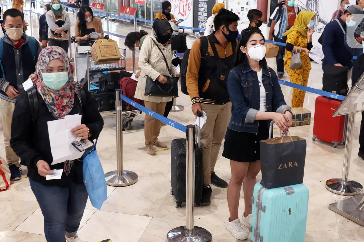 FOTO: Libur Panjang, Bandara Soetta Dipenuhi Penumpang