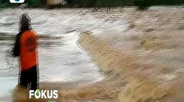 Ketinggian banjir mencapai 5 meter dan 11 rumah warga dinyatakan hilang terseret arus.