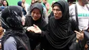Dorce Gamalama berkunjung ke rumah Mpok Nori di kawasan Bambu Apus, Jakarta Timur, Jumat (3/4/2015). Sejumlah artis mendatangi rumah Mpok Nori setelah mendengar meninggalnya  komedian senior tersebut. (Liputan6.com/Helmi Afandi)