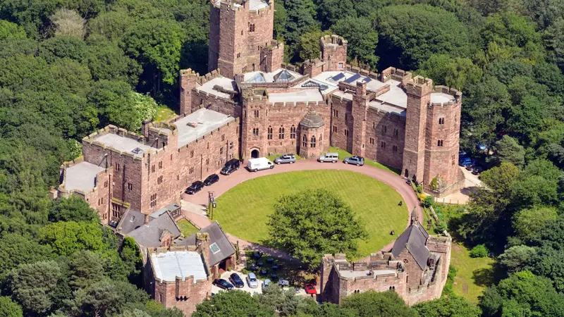 Kastil Peckforton di Cheshire sebagai tempat resepsi pernikahan Jamie Vardy dan Becky Nicholson.