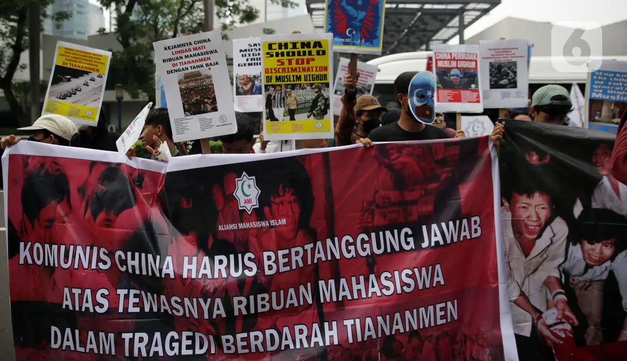 Dalam aksinya mereka menuntut beberapa isu, terutamanya Beijing harus bertanggung jawab atas tragedi berdarah Tiananmen. (Liputan6.com/Johan Tallo)