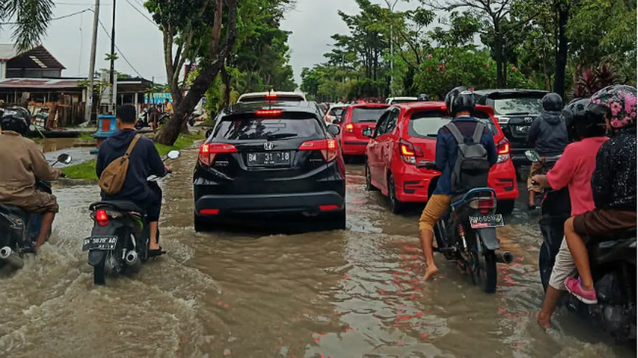 Pekanbaru Dikepung Banjir, Genangan Air Sampai 1,5 Meter